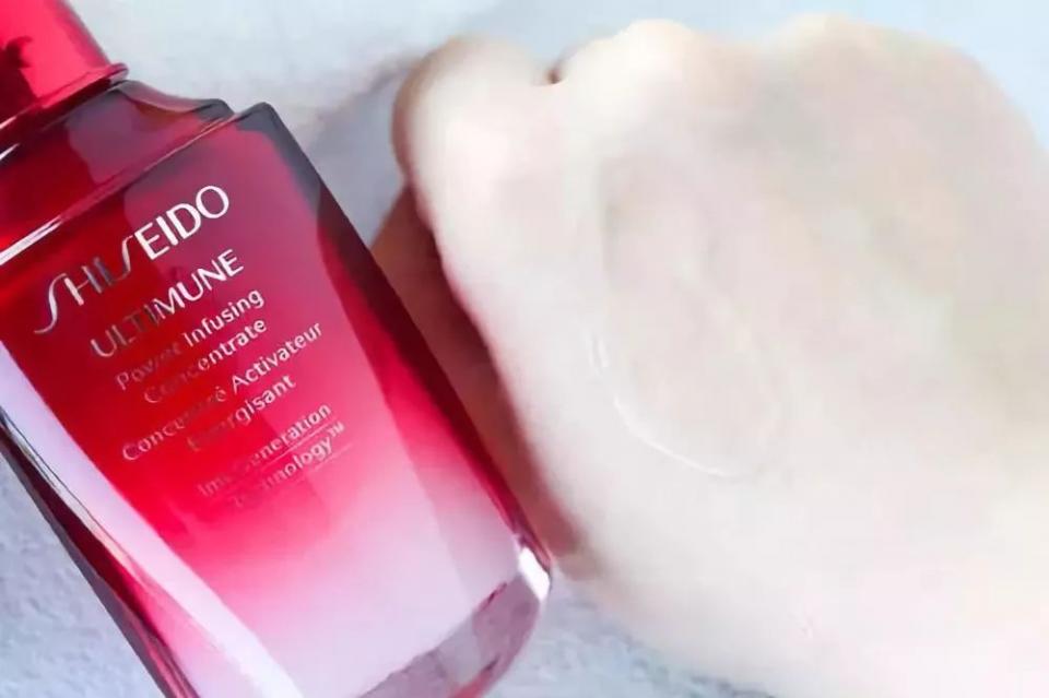 舒缓修复肌肤的精华液,适合混合性肌肤的补水保湿精华