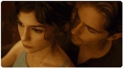 为什么衣服洗完总是有一股馊味,怎样洗汗臭味衣服才更干净