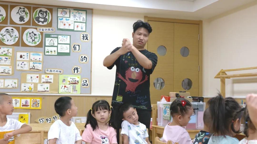 骞磋交骞煎笀濡備綍璺熷勾鑰佺殑骞煎笀浜ゆ祦,鍩庡競闈㈠瓟涓撹瑙嗛