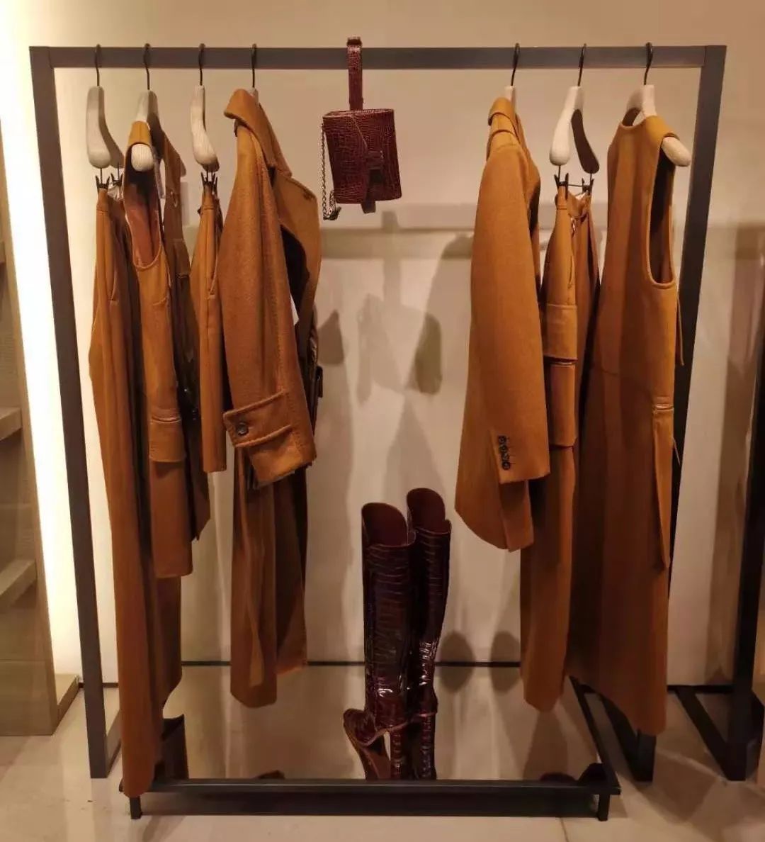 小服装店的陈列技巧图片欣赏,小服装店的陈列技巧图片欣赏大全