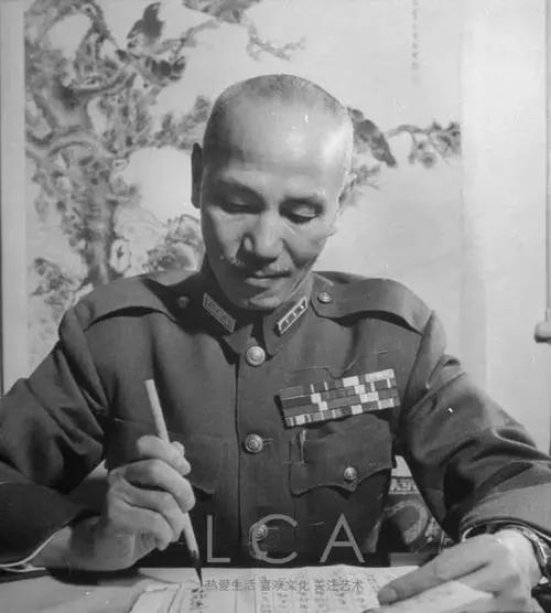 蒋介石最后逃离大陆时，座机差一点被打下，*剑英叶**为什么不开炮？