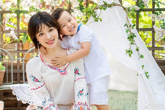 央视胡蝶嫁给谁,央视主持人胡蝶是不是怀孕了