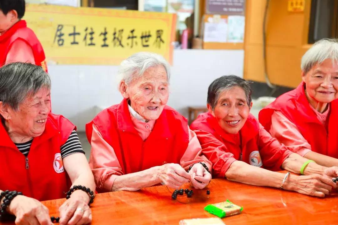 2885莲花养老：师父，入住养老院有什么条件？他说无条件，来就收