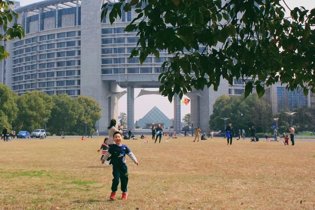 踏春邀请函怎么写,邀请朋友踏春邀请函制作