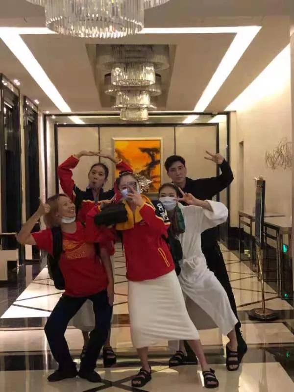 只要上班够土下班就没人认出,只要上班够土下班就认不出来