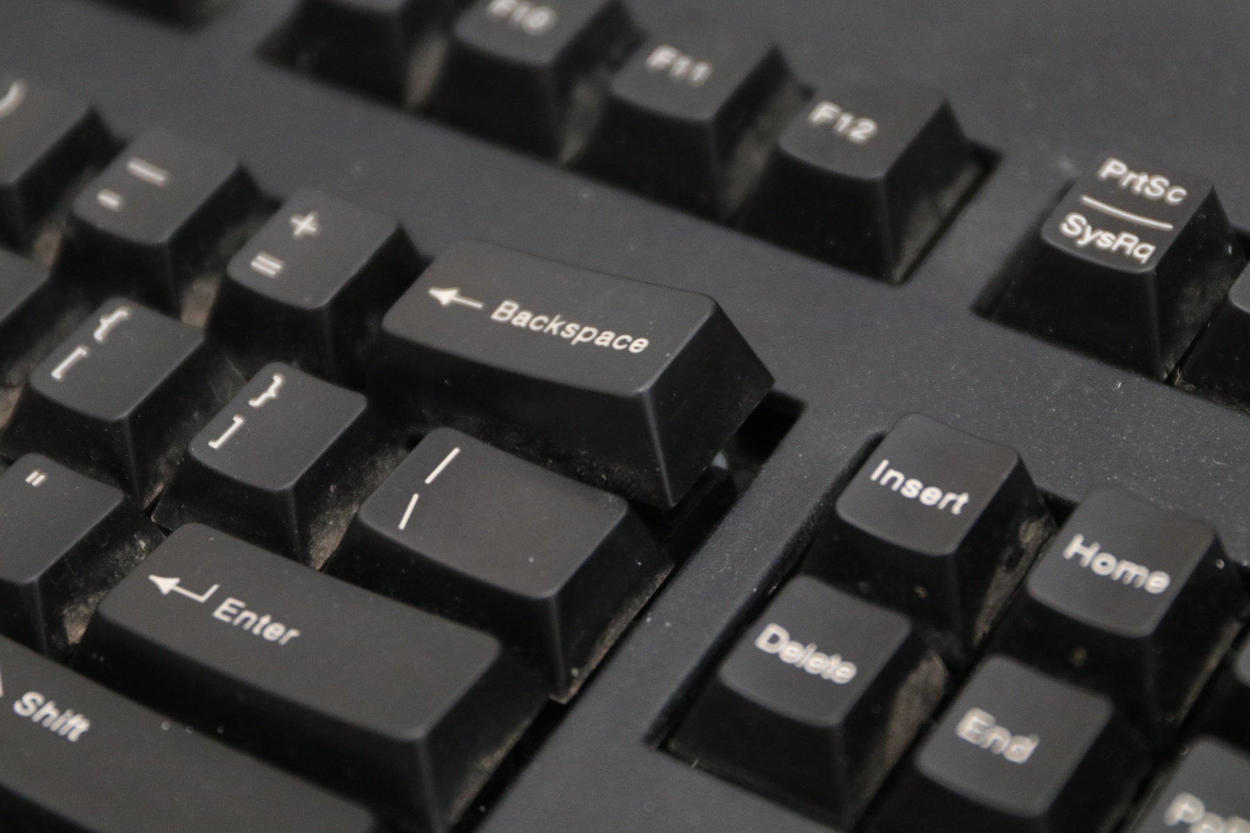 3494机械键盘,不到百元的青轴高颜值键盘