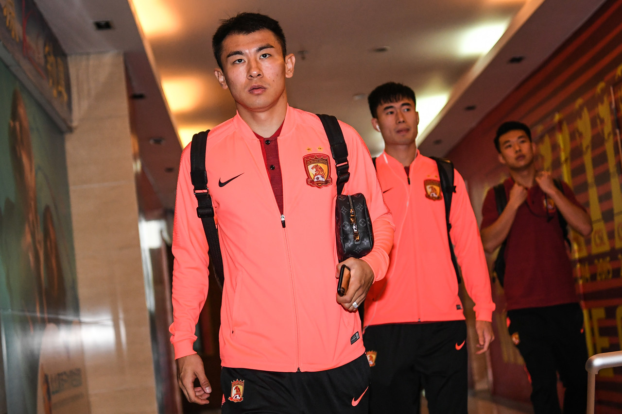 功勋老臣留队已成奢望，恒大铁腕治军为中国足球树立榜样