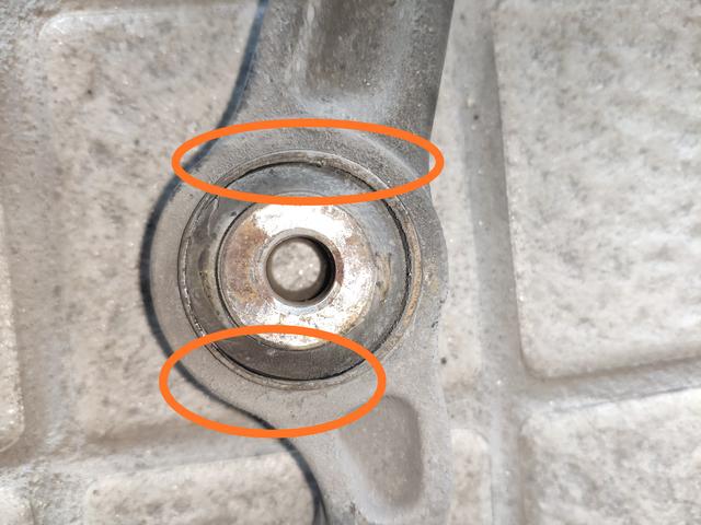 马6换完后减震还是咯噔响,马6上摆臂减震器怎么拆