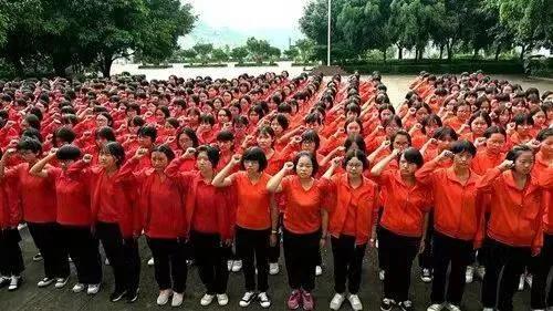 张桂梅，靠“追星”拯救大山少女