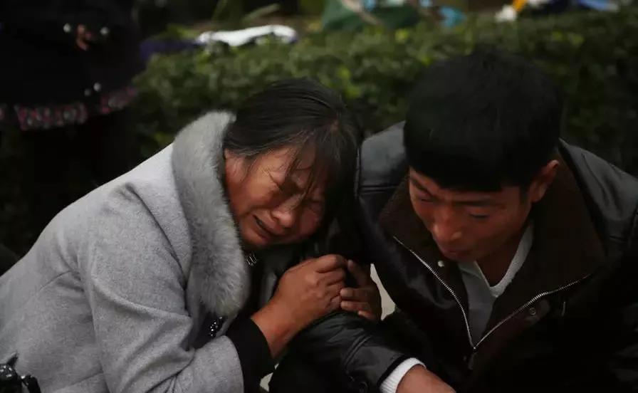 月嫂虐待婴儿被暴打,月嫂暴力护理