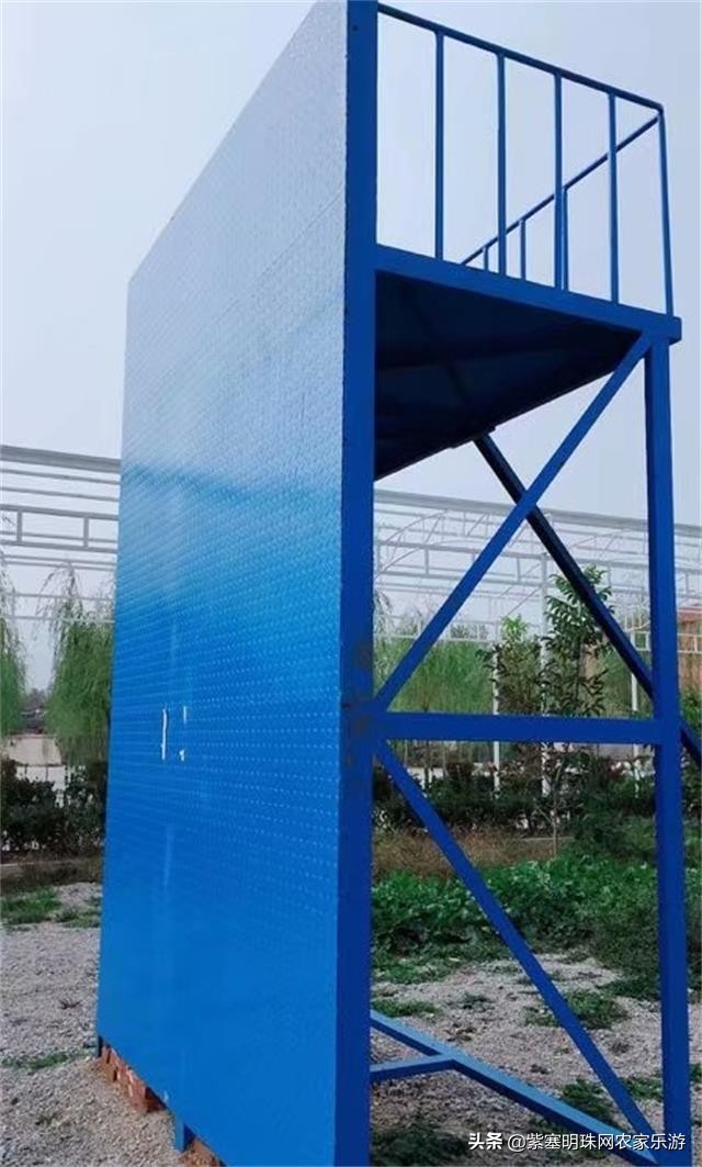 全靠8根钢柱支撑的玻璃栈道你敢挑战吗？保定狼牙山泽疆公寓酒店