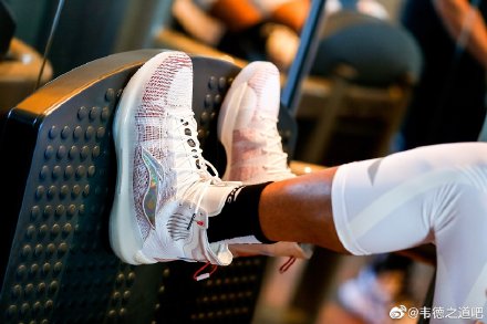 李宁反伍一代vs驭帅13,李宁反伍二代和李宁全城8