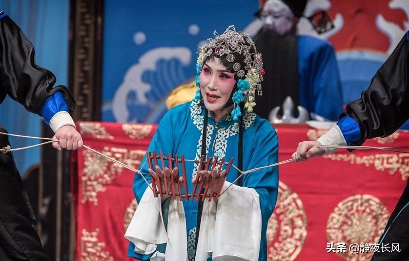 血溅白练，六月飞雪，大旱三年，窦娥死前为何要许下这三桩誓愿？