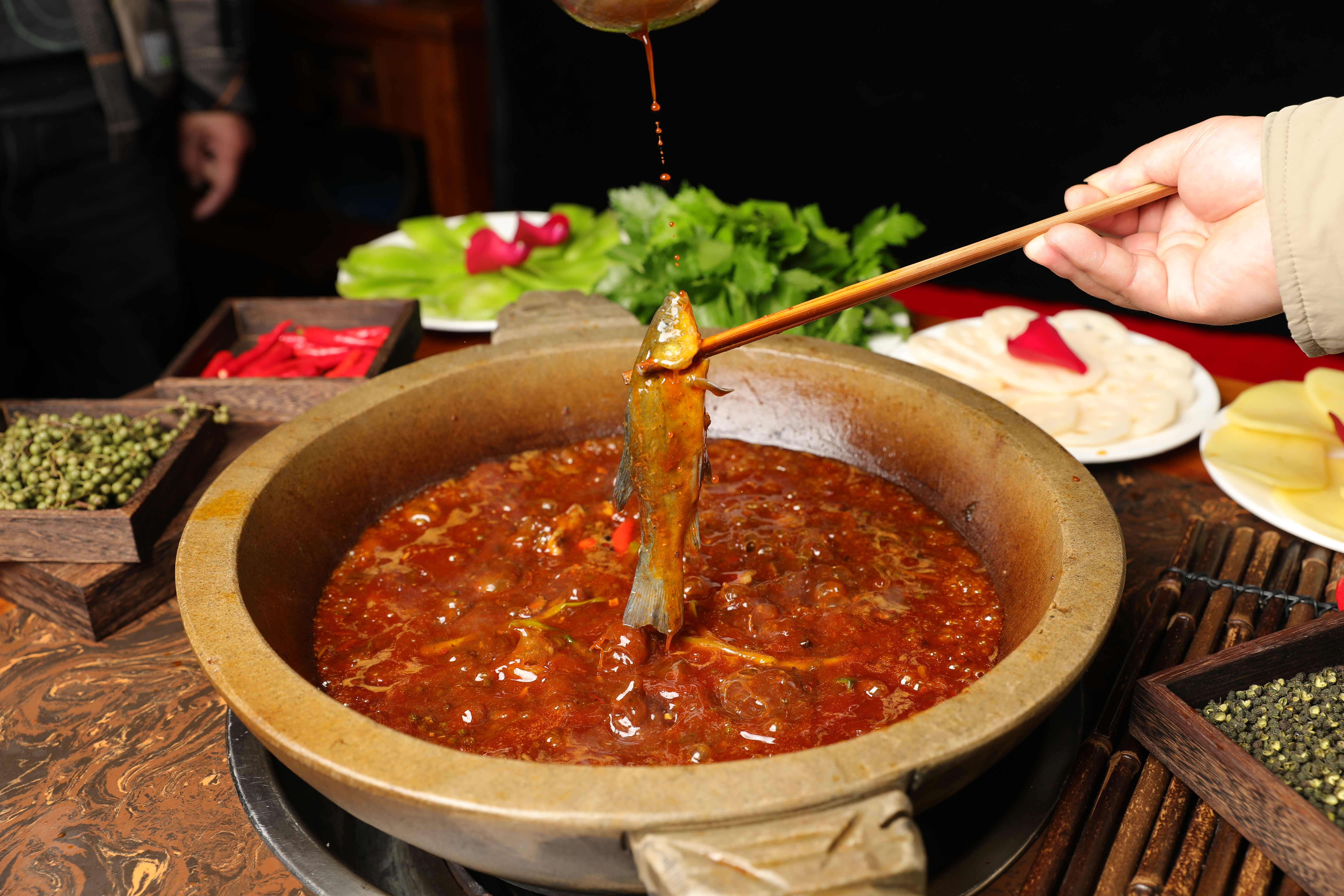 石锅苗苗鱼是加盟店吗,石锅苗苗鱼加盟连锁店