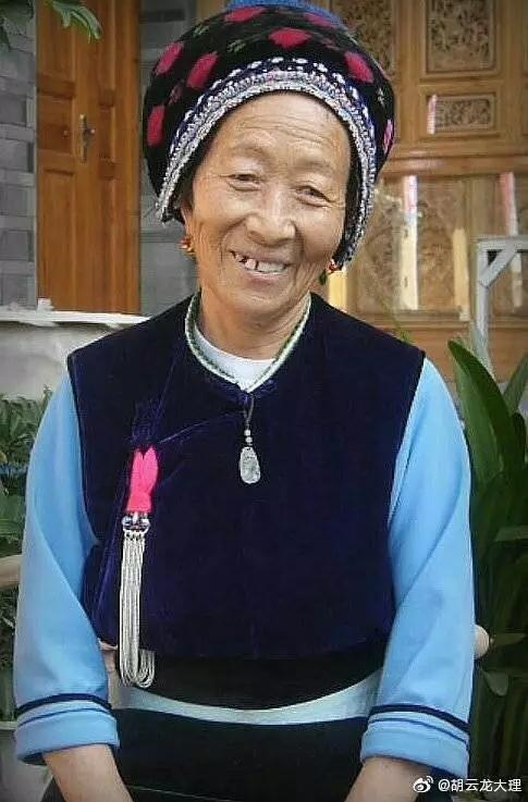 半个世纪前喜从天降上京汇演一念之差错过职业演艺生涯访何芳秀