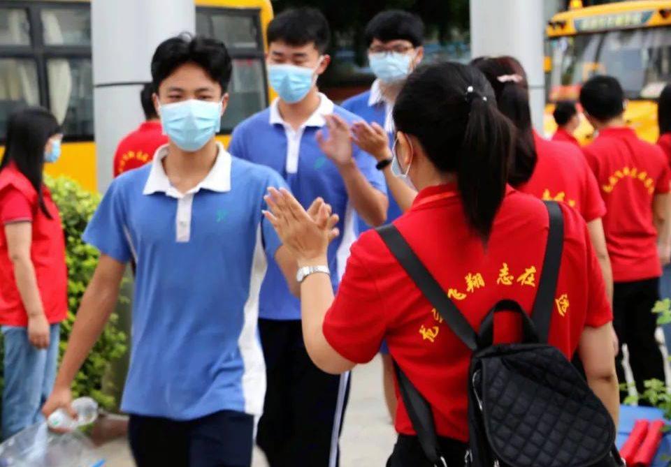 参加高考上大专和单招应该选哪个,走单招好还是参加高考考大专好