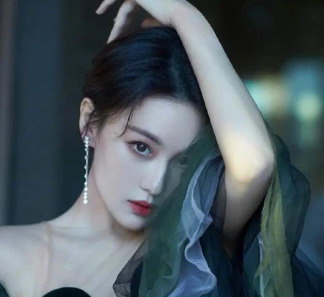 黑料铺天盖地,黑料满天飞娱乐圈