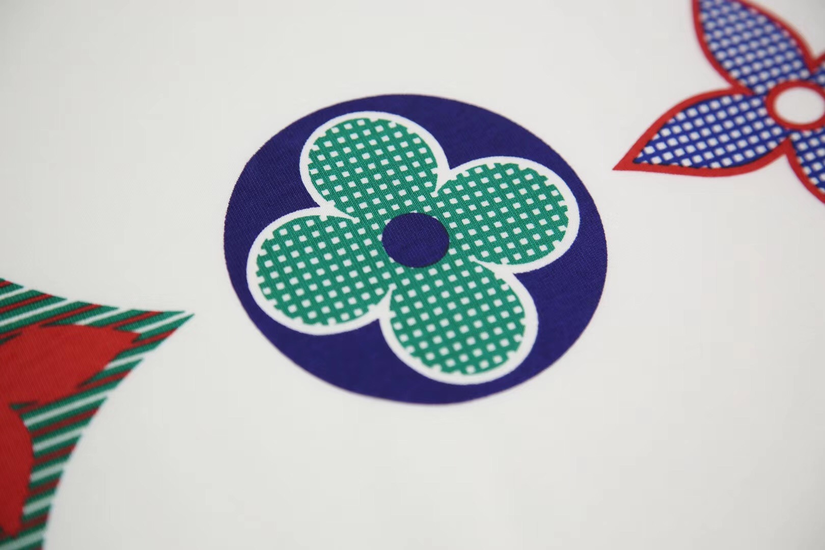 微信上卖仿冒奢侈品,为什么微信上很多假冒老外骗人