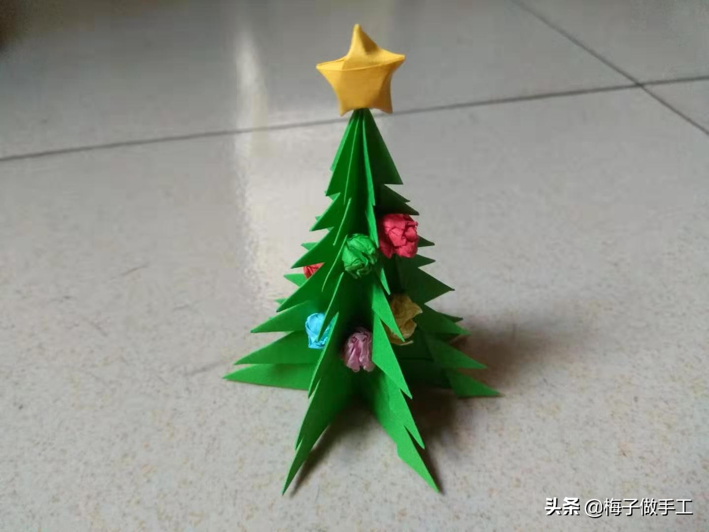 儿童折纸圣诞树的做法,儿童折纸圣诞树的折法