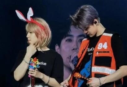 got7演唱会王嘉尔被彩带吓到,王嘉尔摸手认got7成员