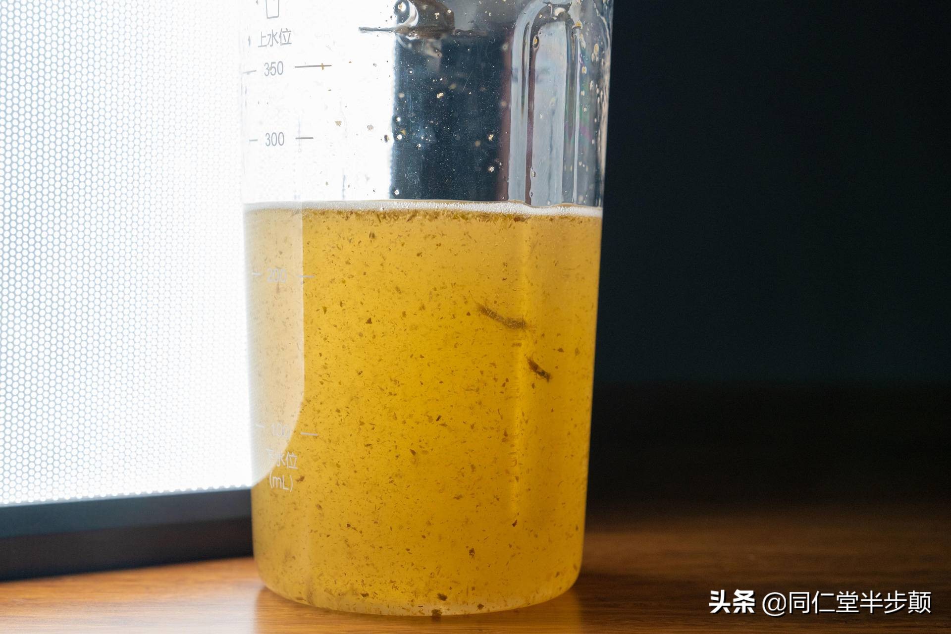 怎么用榨汁机榨果汁,如何用榨汁机榨出一杯好吃的果汁