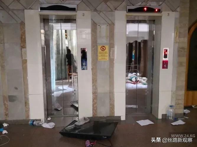 图集｜骚乱过后，这还是象征吉国权力中心的“白宫”吗？