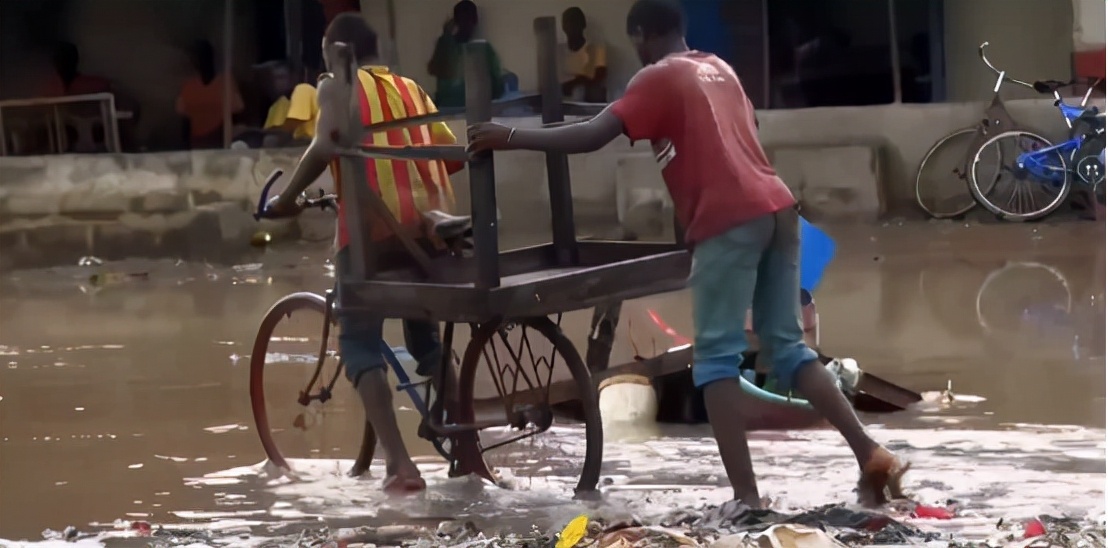 在非洲做生意有多难？60公里路开了两天，结果赚了2.5元