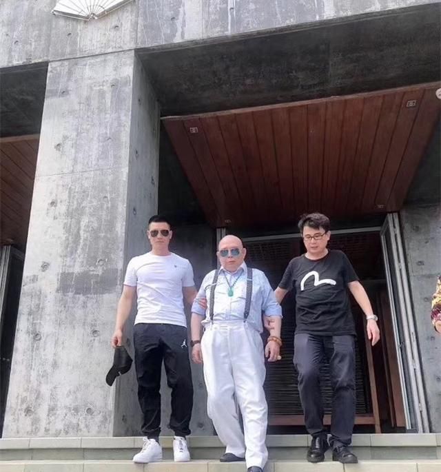 演员黄一飞罕见露面,黄一飞明星现场