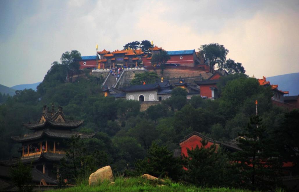 五台山需要朝拜的寺庙有哪些,必去的几个寺庙五台山