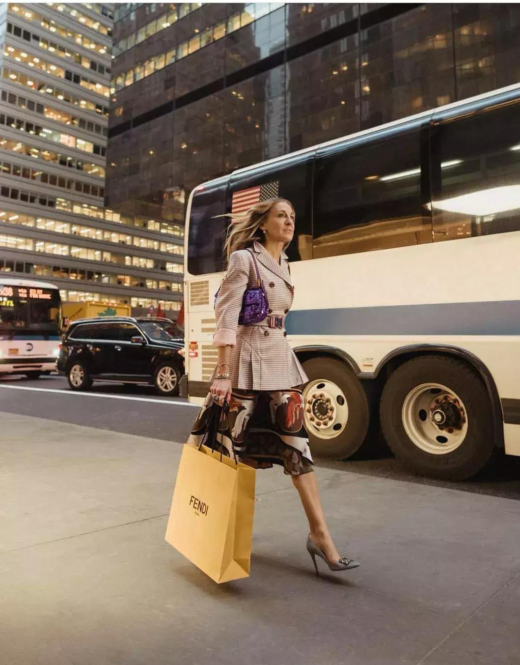 粉色打底适合什么颜色的外套,最适合女生的颜色