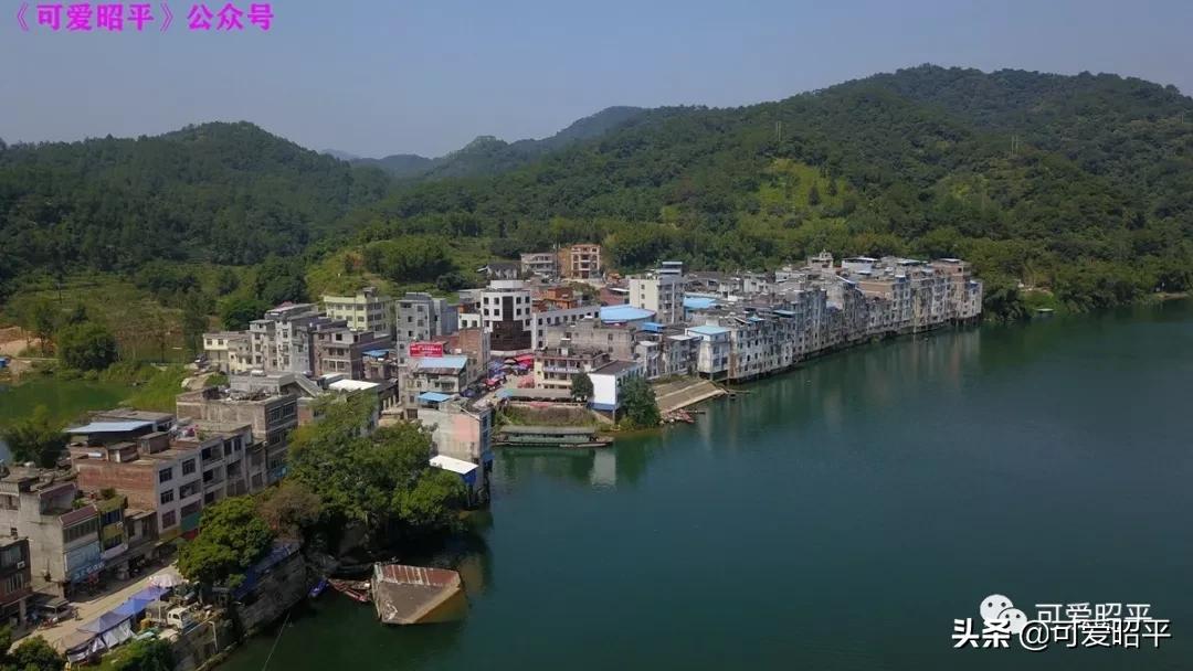 昭平县桂江东岸公路视频,贺州昭平道路建设