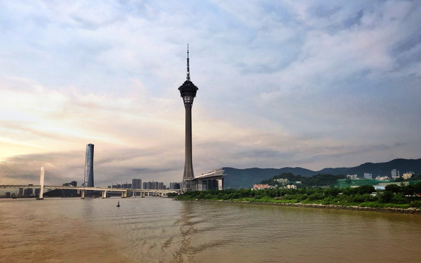 珠澳海湾夜游，看遍左手澳门右手珠海的繁华