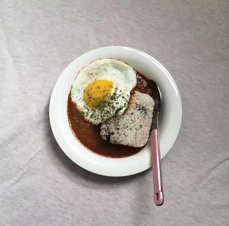 29岁女孩独居图片,29岁独居女孩的视频