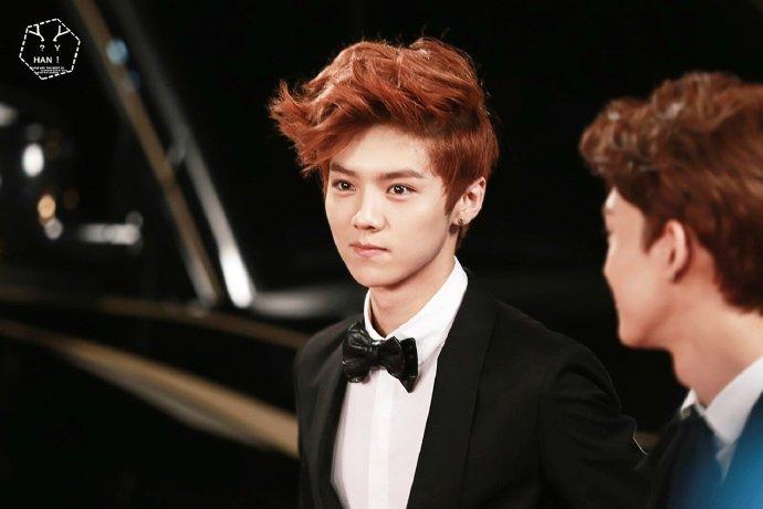 鹿晗蔡徐坤好娘,鹿晗被蔡徐坤洗白