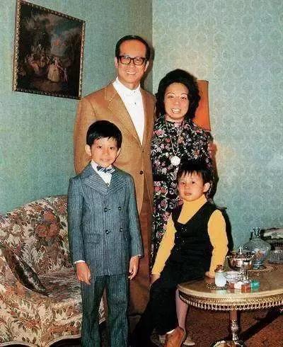 李嘉诚最终学历,李嘉诚15岁打工