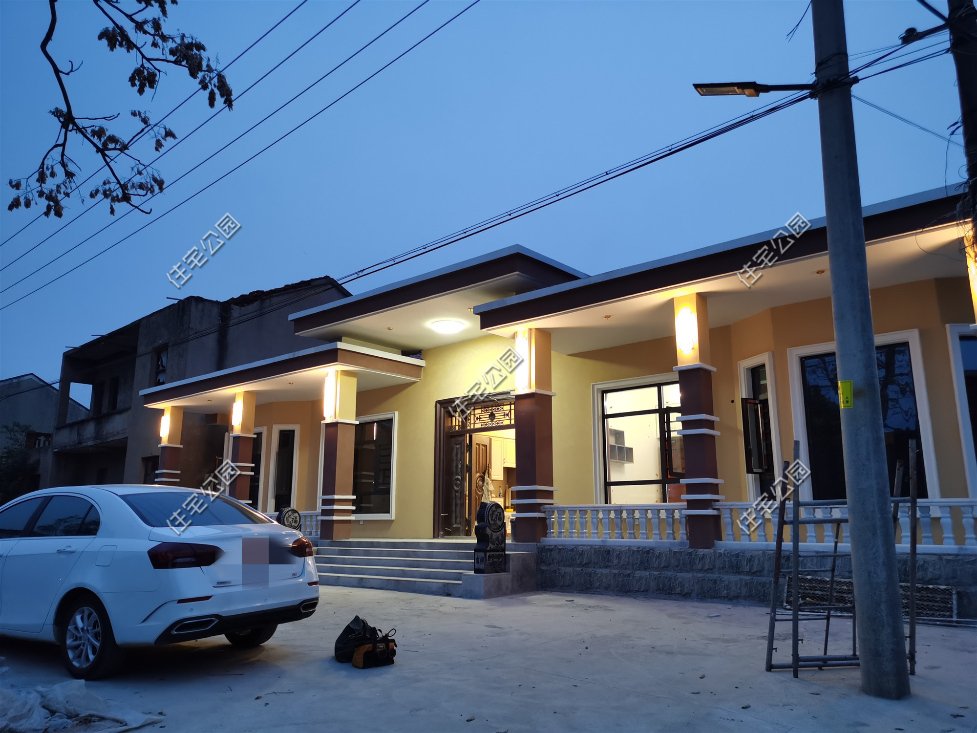 别把一层不当别墅，看看颜先生建的这栋大平层，哪里比楼房差了？