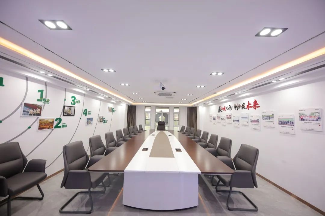 新发地产开大会,新发地产集团大合照