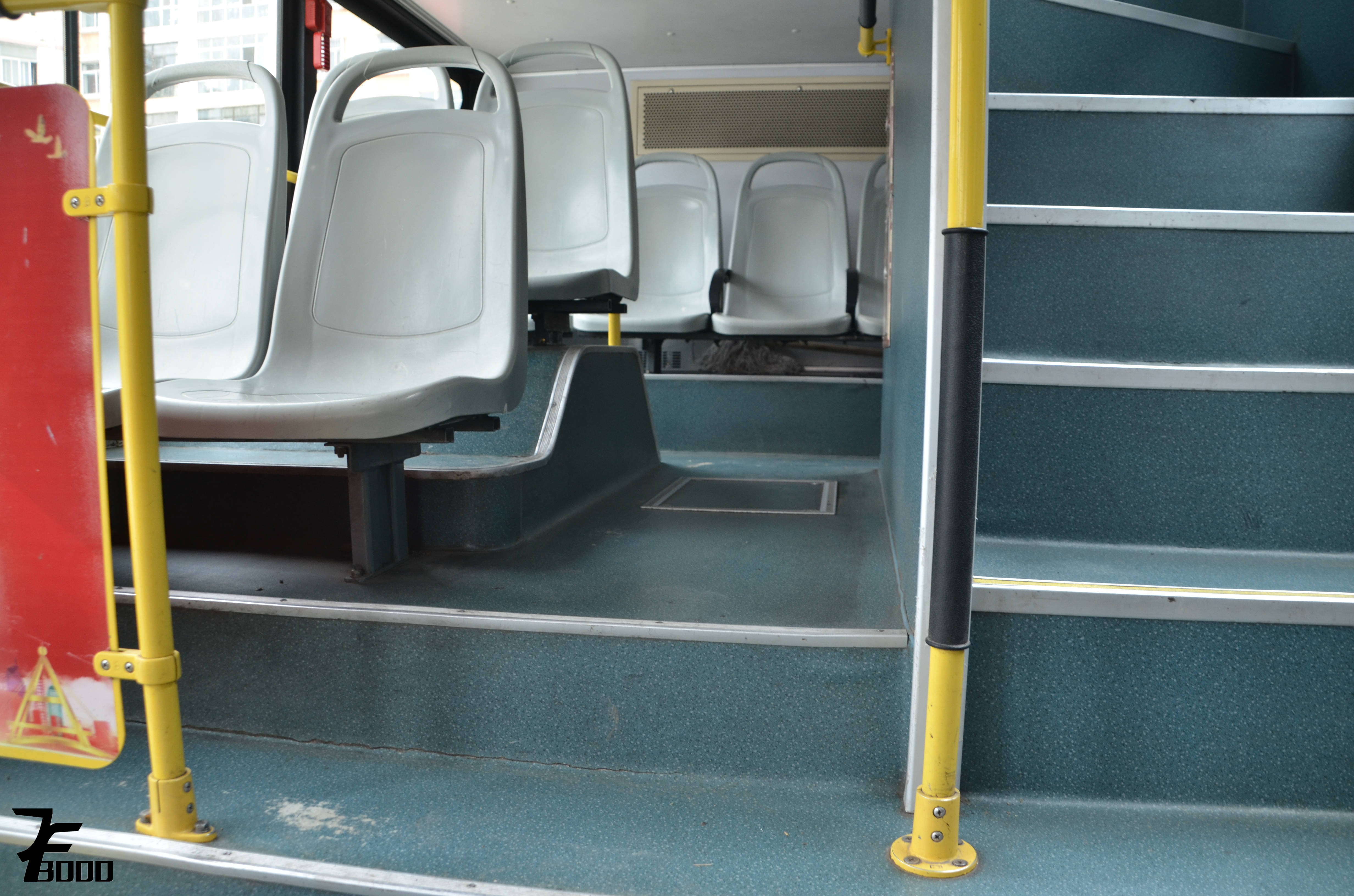 机房的渣评21西宁公交亚星JS6111SHCJ