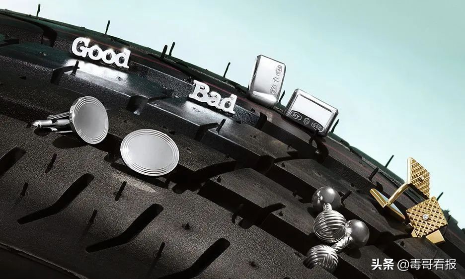 简约的首饰往往是穿搭的必杀技,首饰穿搭