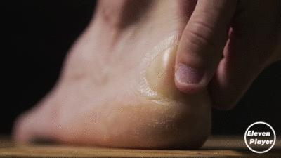 新买的足球鞋磨脚后跟有什么妙招,如何让足球鞋不磨脚