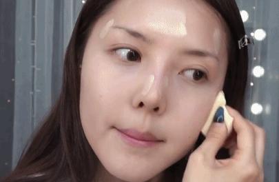 妆容不服帖卡粉脱妆,冬天粉底液底妆怎么化干净服帖