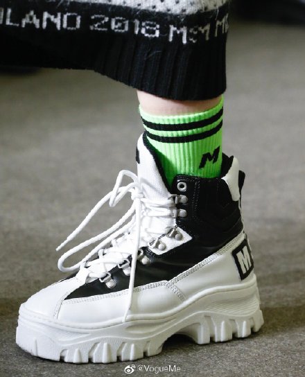 穿搭细节潮流,快来看看这些袜子的穿搭