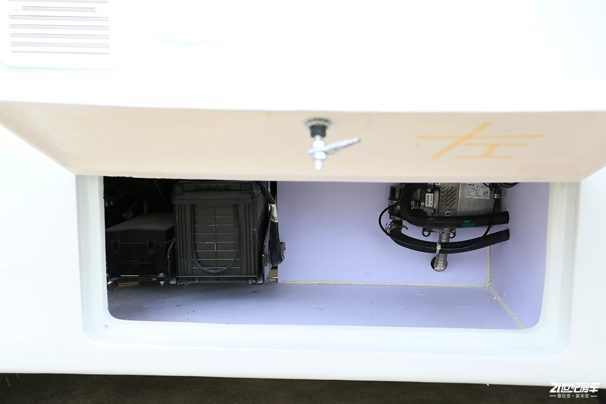 性价比入门房车,新飞国六平头轻卡房车