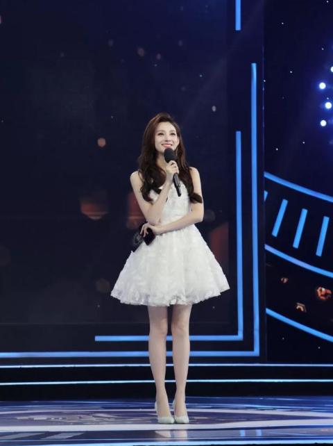 央视美女马凡舒资料,央视第一美人马凡舒工作照