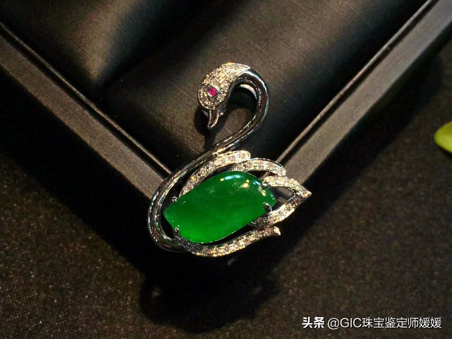 施华洛世奇镂空金天鹅,施华洛世奇梦幻水晶天鹅