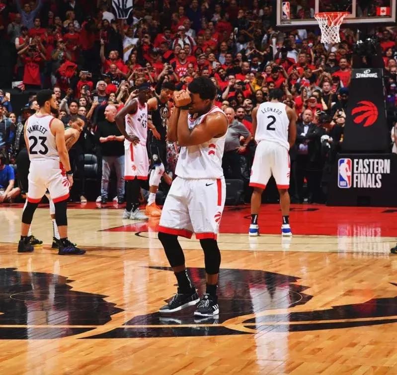 猛龙夺冠巡游洛瑞,洛瑞为什么能成为猛龙队史第一人