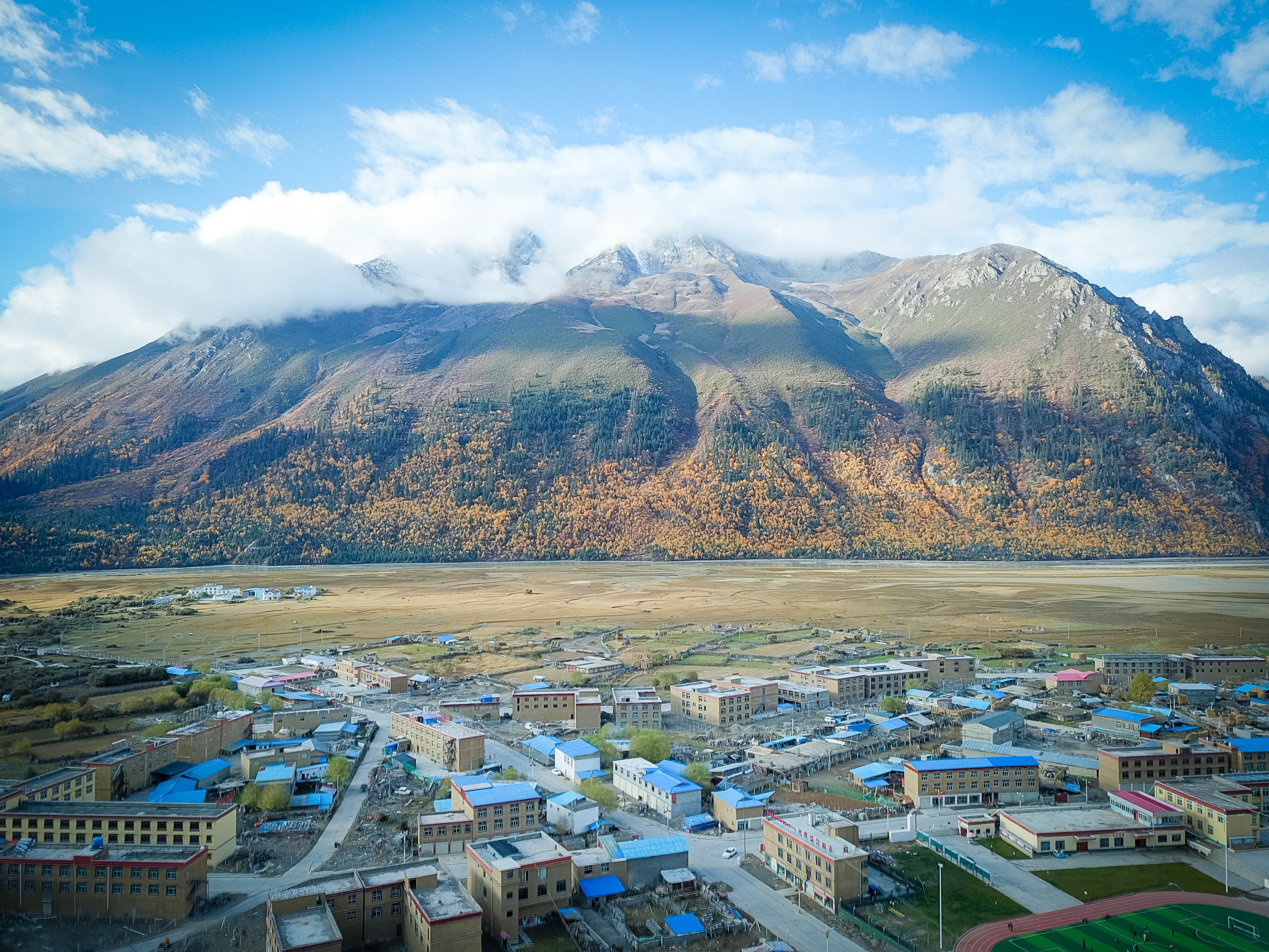 开比亚迪唐越野,比亚迪唐去无人区