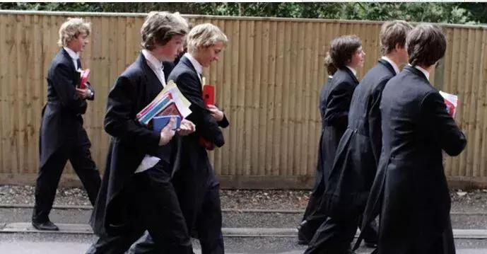 出国留学意义英语视频,送孩子出国留学前的意义