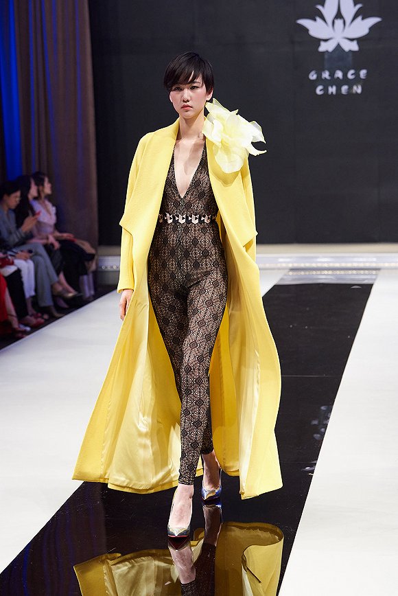 爱马仕开了家丝巾唱片店，GUESS要与HelloKitty联名了