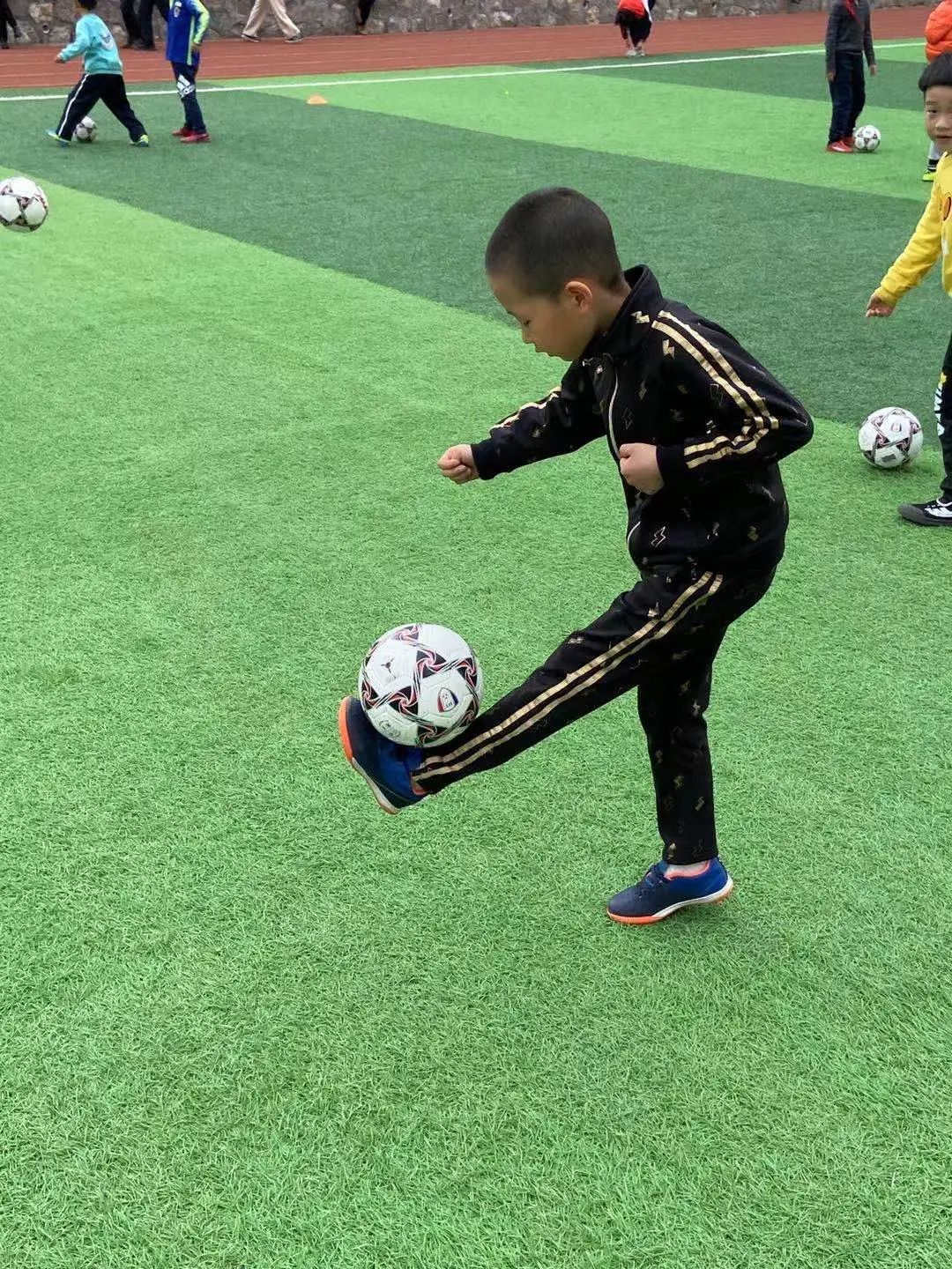 足球社团特色活动,十个一体育教研活动